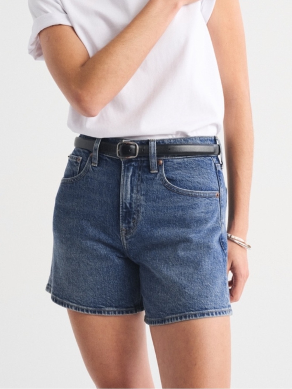 Abercrombie & Fitch The Dad Short High Rise in Medium Wash Curve Love